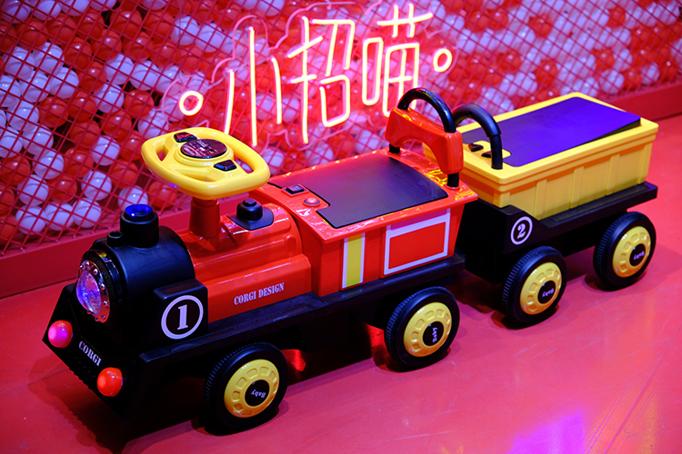 Ride on Car kids electric train  for children with cool light baby toys